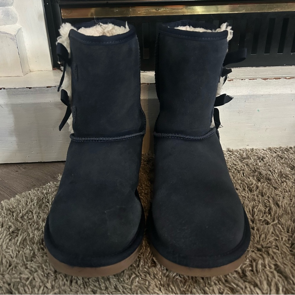 UGG size 5 insignia blue boot